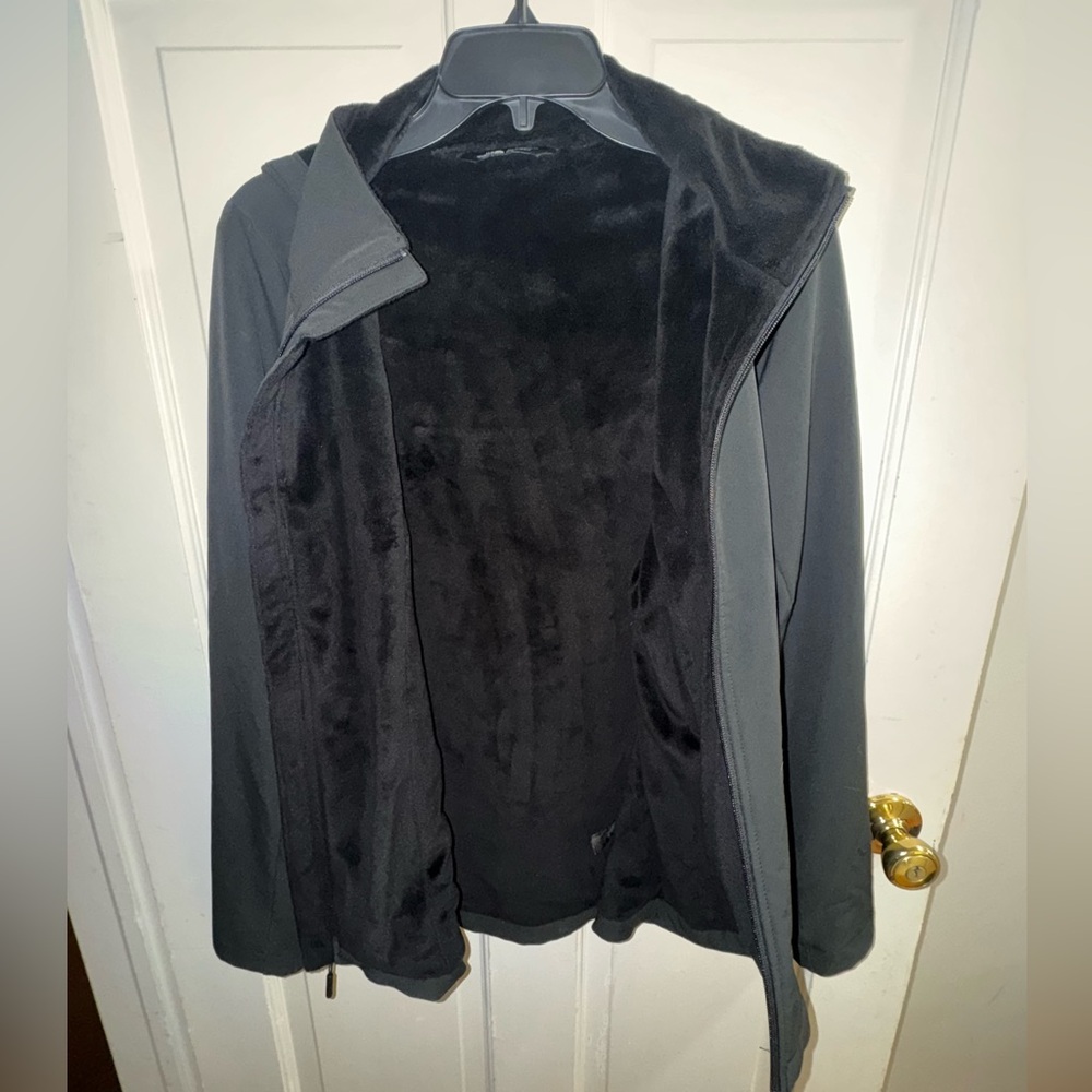 🧥 The North Face Softshell Jacket - Picture 2 of 5